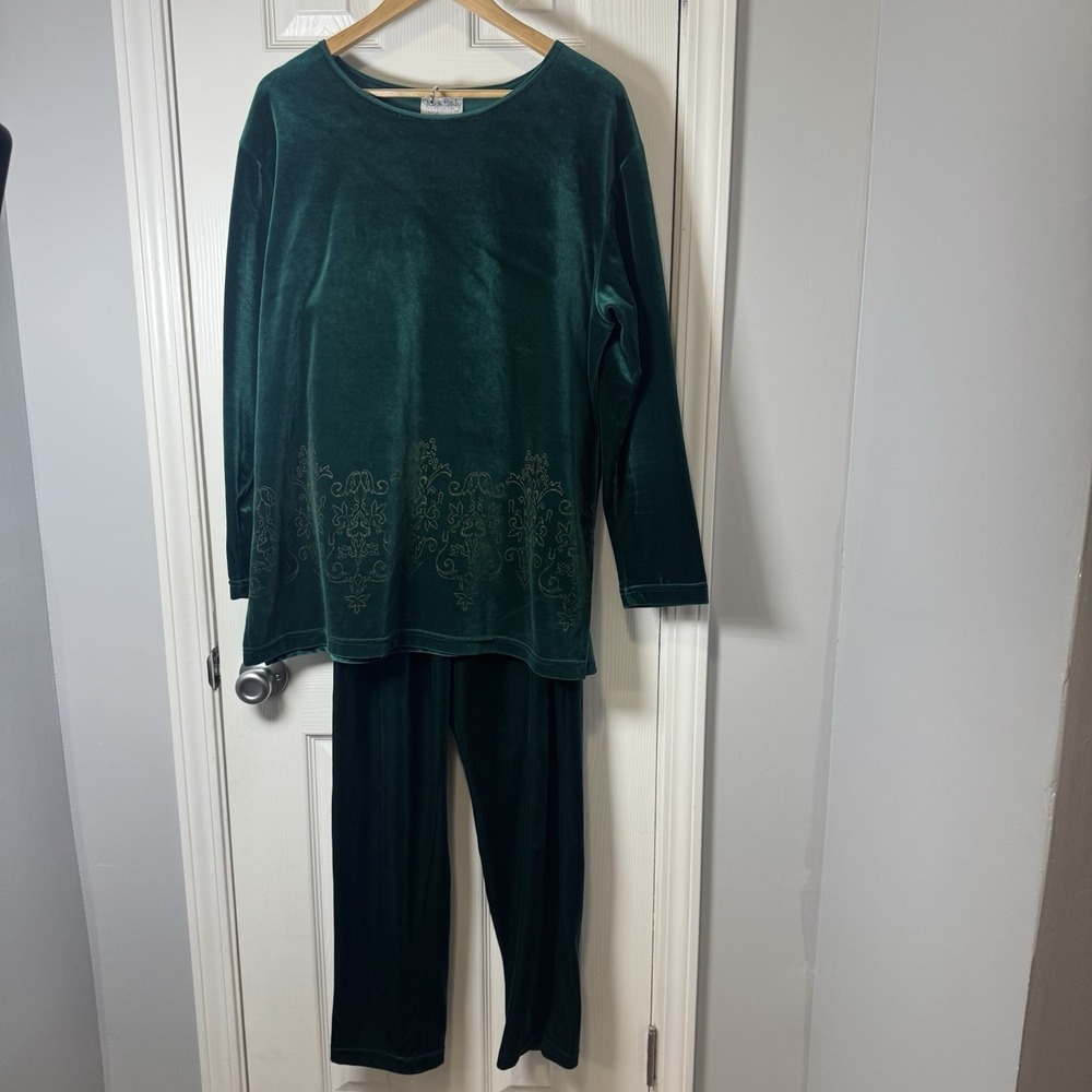 VTG Diane Von Furstenberg 2 Piece Set The Color‎ Authority L Velvet Activewear